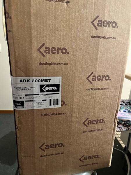 200mm metal ducting kit,new in the box. Retails $350,will sell for$20063012444013442111