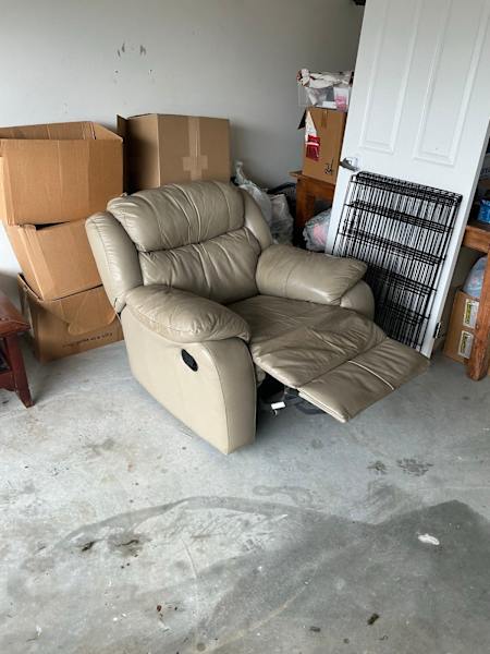 Beige recliner62864723051779112