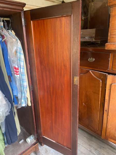 Vintage Wardrobe62865821198850112