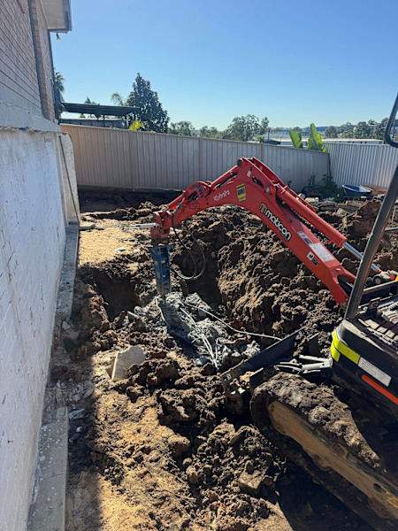 Excavator hire 1.7T Kubota (wet and dry options available) 62938581963138114