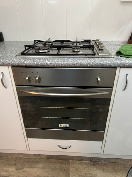 FREEEEEEE Gas Stovetop & electric oven 63014709546626112