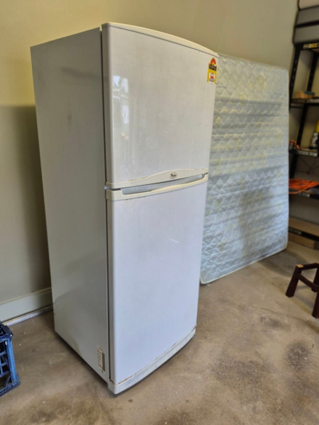 Whirlpool Fridge and freezer 360 Litre 5 starts 63470144020610110