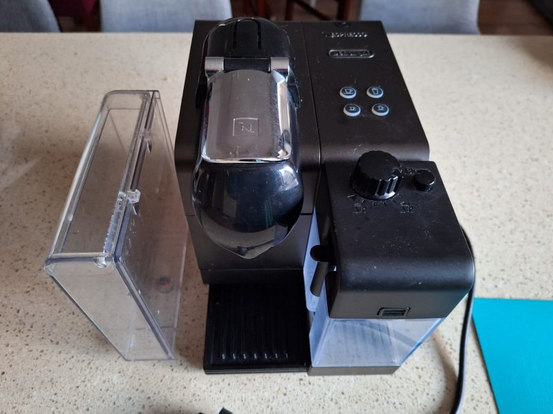 Nespresso Delonghi coffee machine for parts only.  machine has stopped63443984545665110