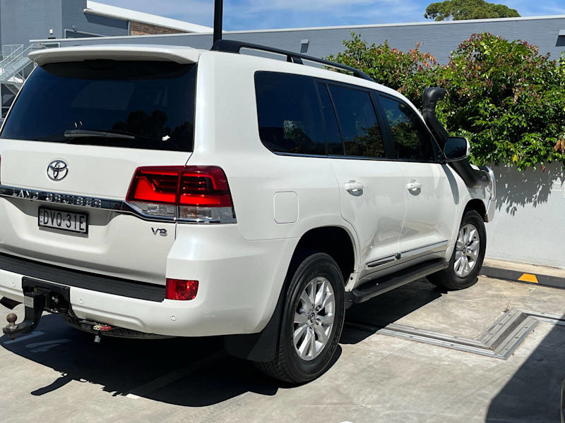 TOYOTA LANDCRUISER SAHARA62882773371778113
