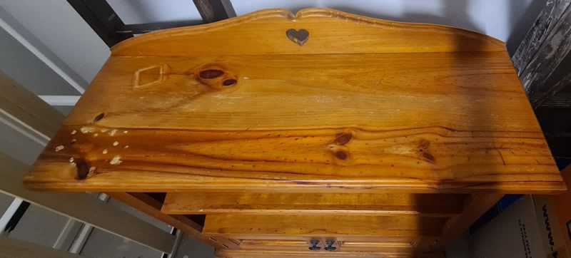 Cedar Shelving with Detailed Edging/Decoration62863378669057113