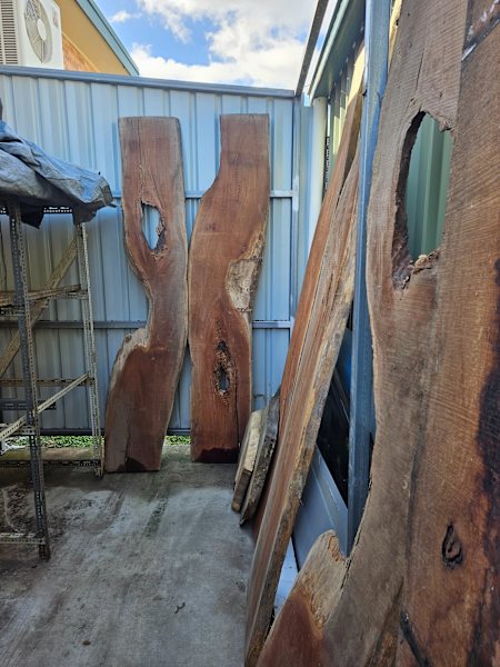 Planks of timber various sizes and varieties63007823176451111