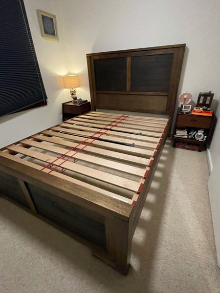 Wooden queen size bed frame62863406000897111
