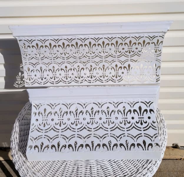 Pair of Decorative Metal Wall Shelves - New628633696450591111