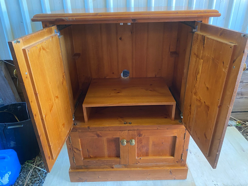 Tv or stereo stand 62863409841027111