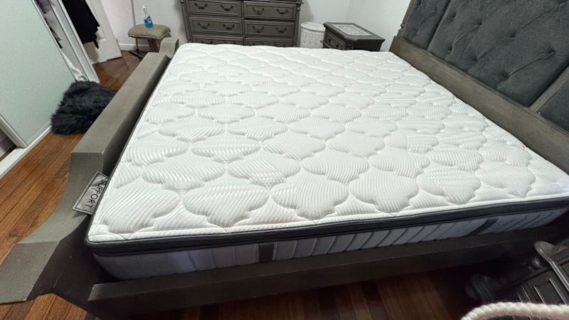 King size bed 628633804876831125