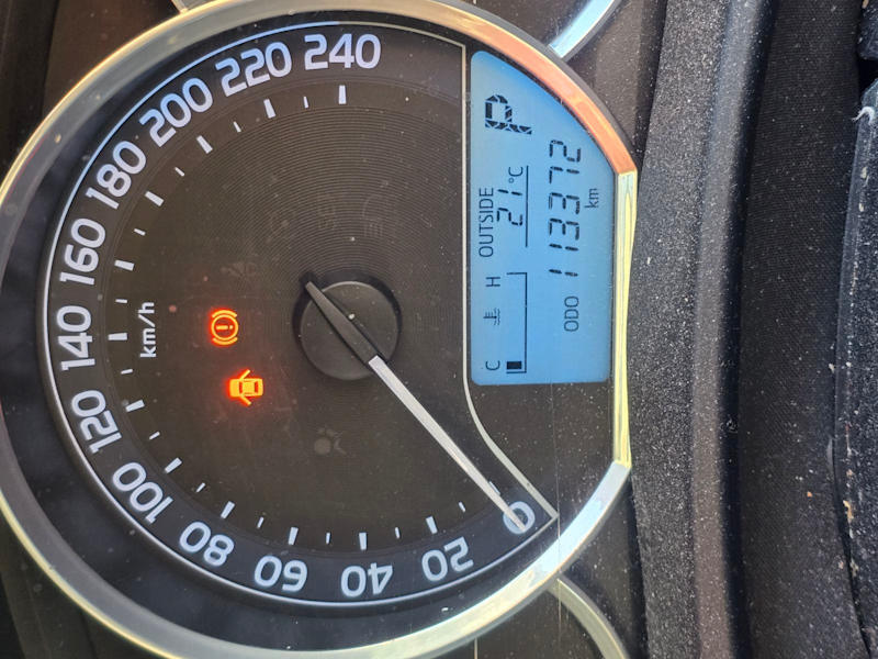 Toyota corolla 2015 low kl62938581918209113