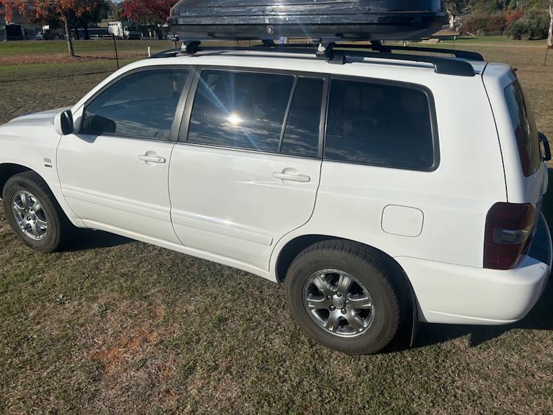2006 TOYOTA KLUGER CVX (4x4) 5 SP AUTOMATIC$ 4D WAGON $8,500 negotiabl62936656083201112