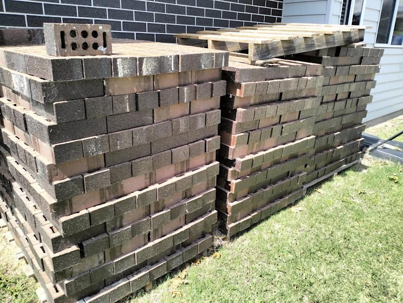 Black glazed bricks630077820572171114