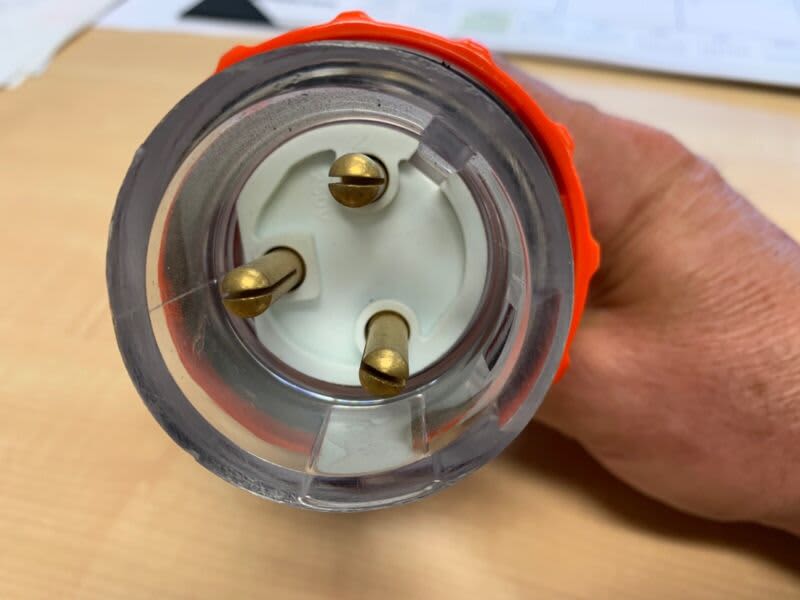 Clipsal 32amp & 20 amp Single Phase Plugs63004289235969111