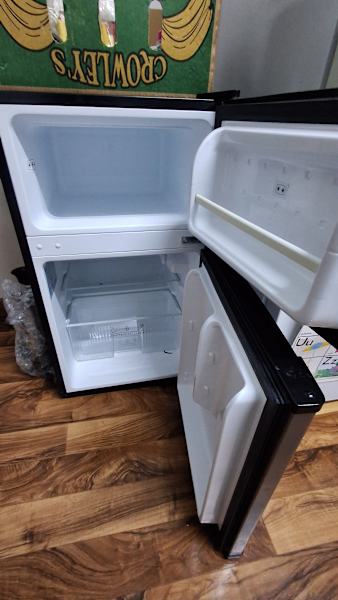 Small fridge and freezer63612128720387111