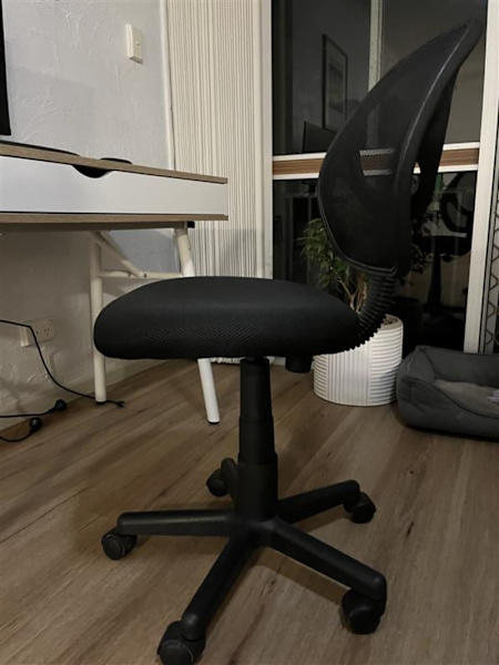 Desk set up (see below for list)628634106892811124