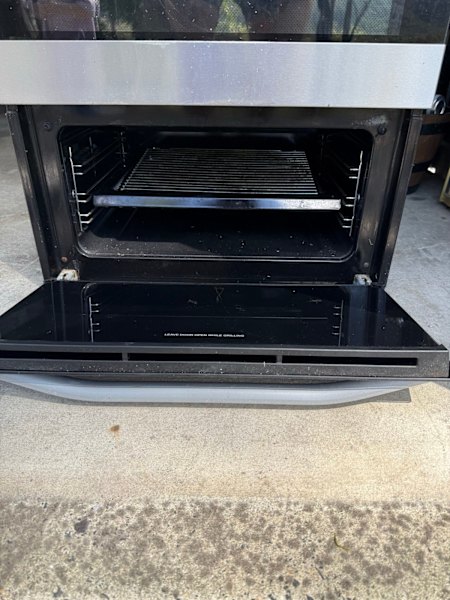Oven, grill and stove top used 63612126506369112