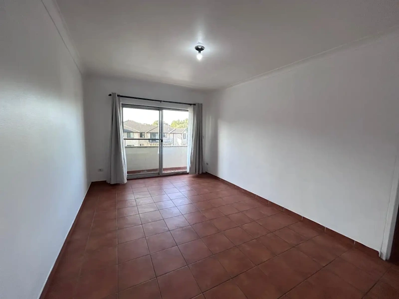 Renovated 2 bedroom unite in  unit in super location!63007555951617111