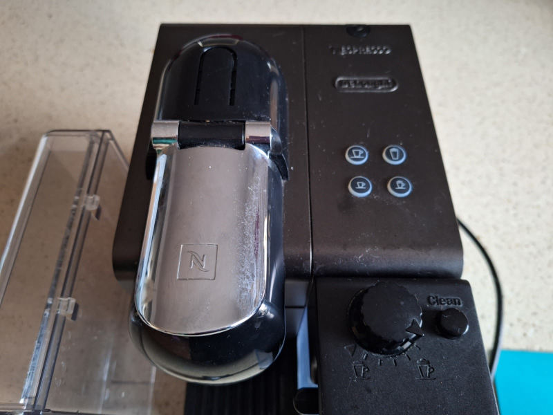 Nespresso Delonghi coffee machine for parts only.  machine has stopped63443984545665114