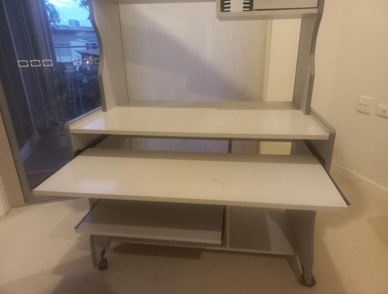 FREE Office Desk Unit629296693268511117
