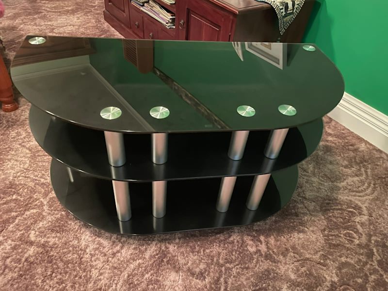 Lounge Glass TV Table62863407789186112
