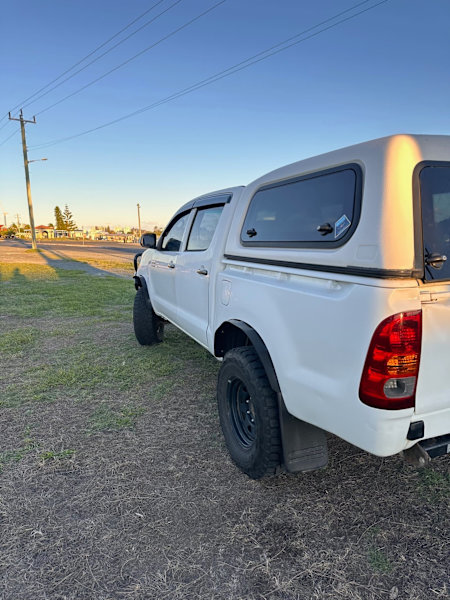2010 TOYOTA HILUX SR5 (4x4) 5 SP MANUAL DUAL CAB P/UP62936659617538113