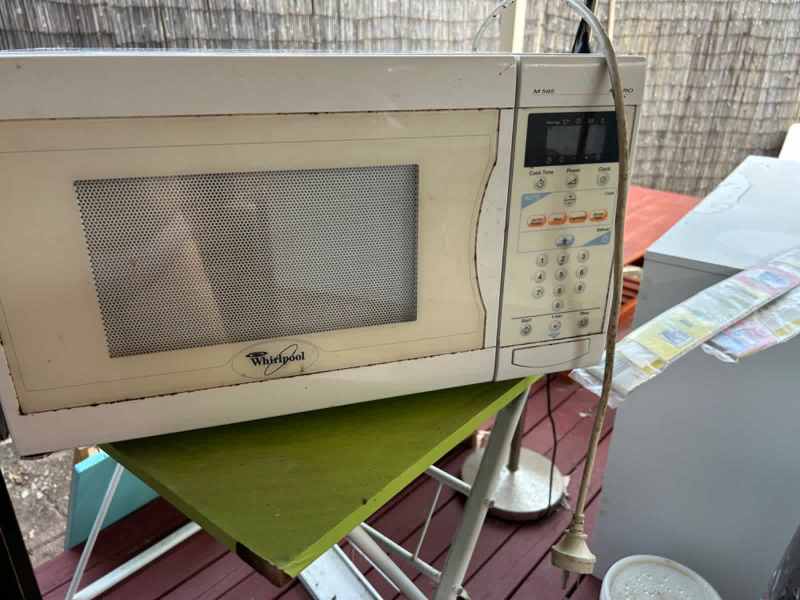Microwave in working condition63443546958465110