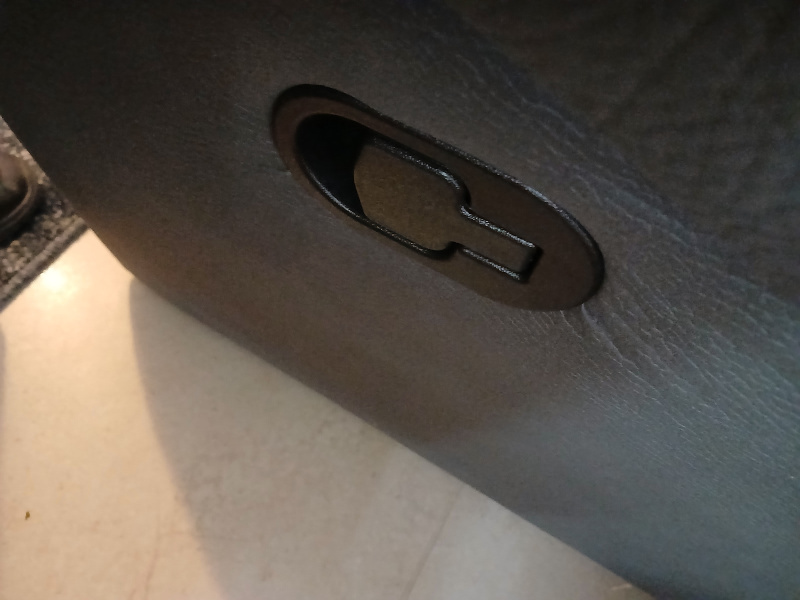 Lounge - 3 seater - As new62863376989057112