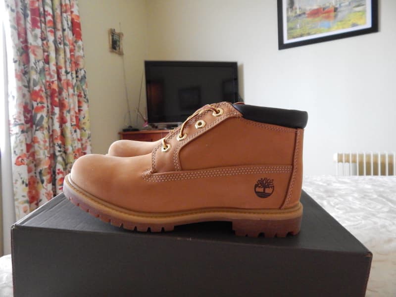 timberland boots size 9 womens