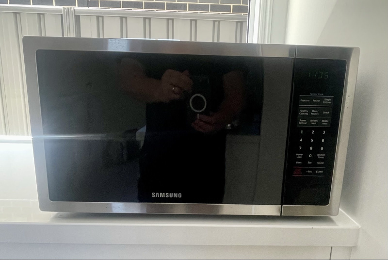 Samsung Microwave Oven - Model ME6104ST163016908372865119
