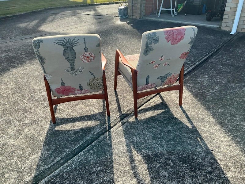Pair of Vintage Chairs and Vintage mirror 62863376368899112