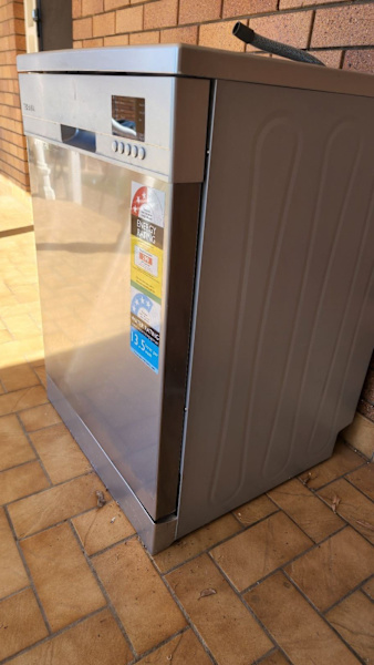 Good condition dishwasher.  630190763262731129