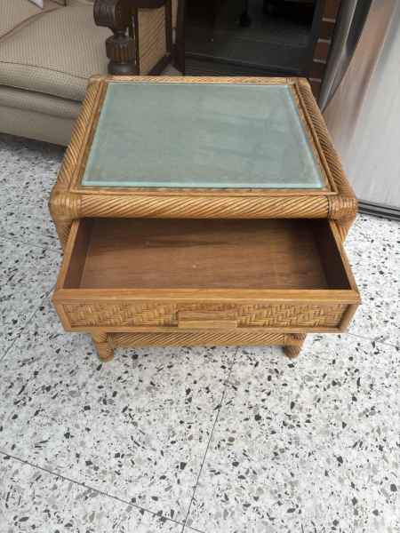 Vintage rattan side table /bedside in great condition 62864724018689113