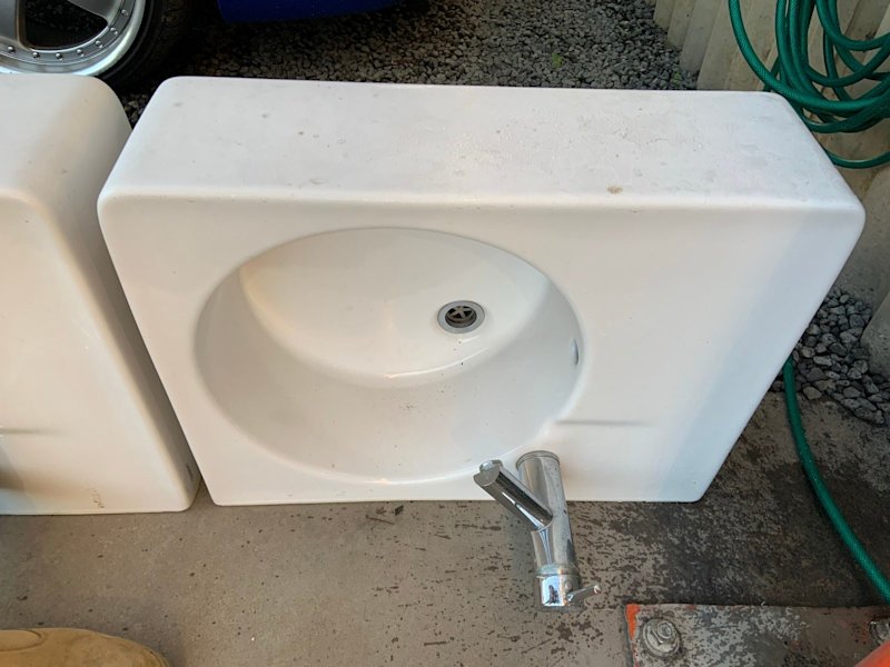 3 available PORCELAIN HAND BASIN WITH TAP630137878254091126