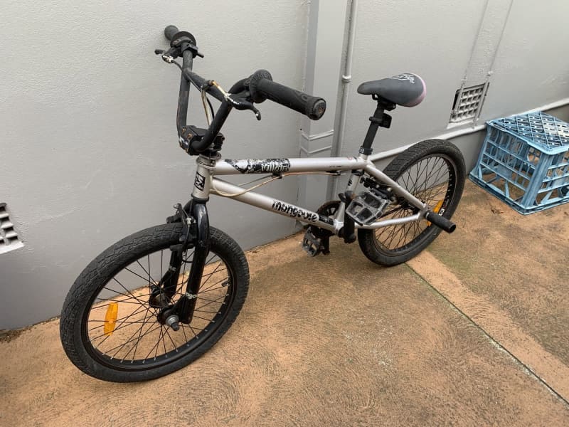 mongoose villain 2 mountain bike