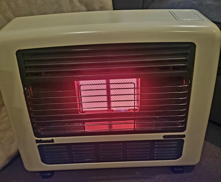 Rinnai Natural Gas Heater, 2 burner in immaculate condition.63470143588354112