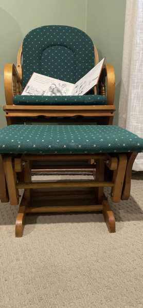 Rocking/feeding/reading chair! $30 with stool62863410260483111