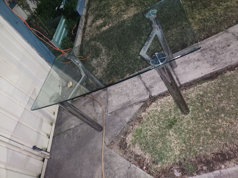 glass table62863383193730112
