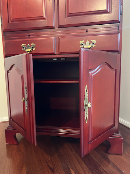 Classic Cocktail Cabinet62929669575426112