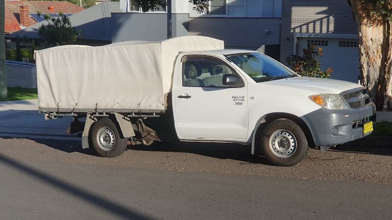 2006 TOYOTA HILUX WORKMATE 5 SP MANUAL C/CHAS62935688893315117