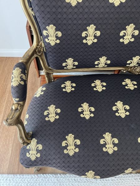 Vintage couch62863406507395111