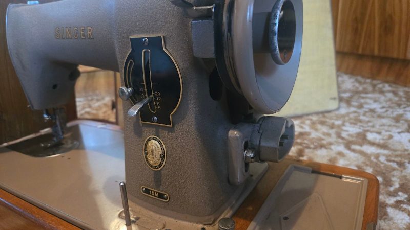Singer 15M vintage sewing maxhine63016059555458113