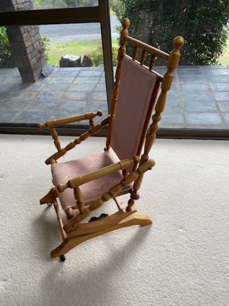 Rocking Chair in Great Condition62863410150145111
