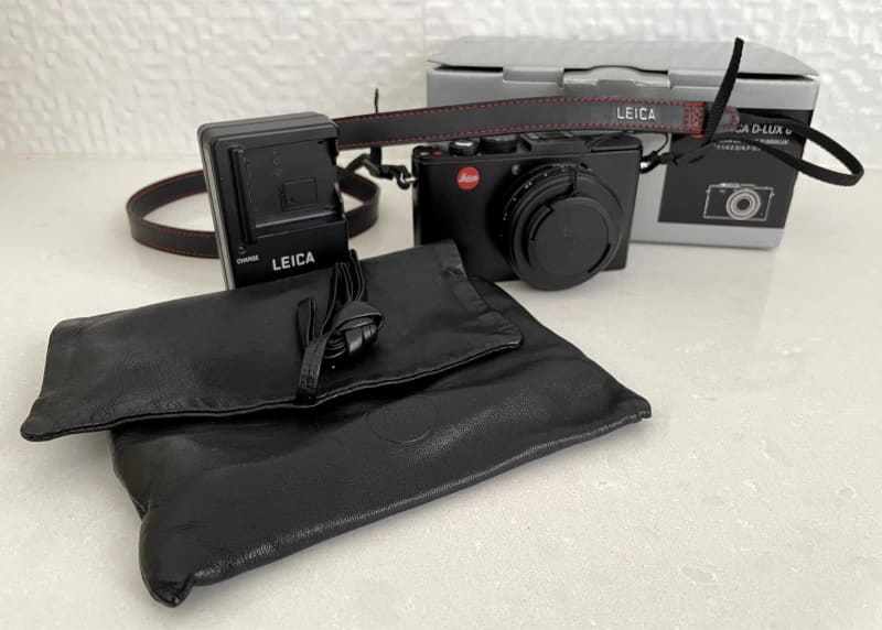 Leica D-LUX 3 10.0MP Digital Camera - Black Lightly Used w/ Accessory set