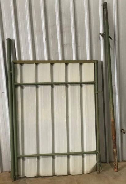 Single Trimdek Gate with 2 Posts - 1500mm High x 1120mm Wide63006118046850111