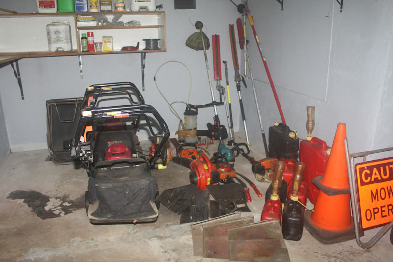 RETIRING CONTRACTOR SALE OF Lawn/Gardening/Hedging/Pruning/Treework/Ir63438816491009110
