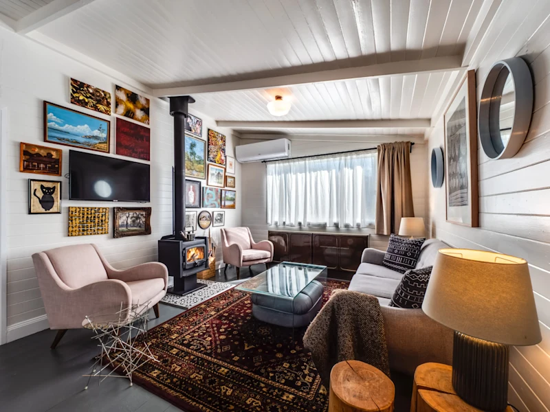 A renovated retreat with a relaxed waterside Portland vibe62931713433346112