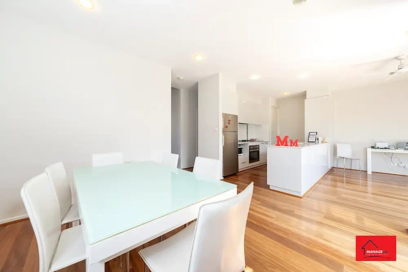 COZY IN CRACE63437626208643111