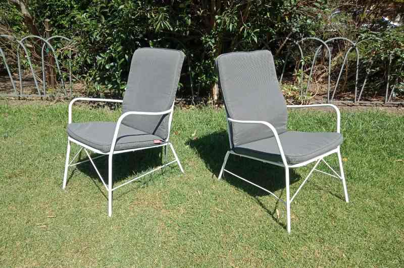 metal lawn chairs with cushions