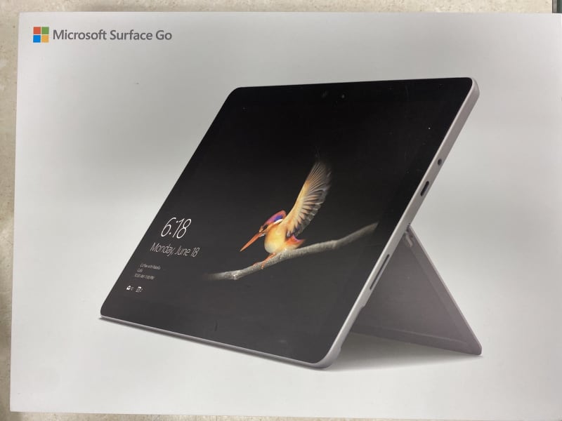 Microsoft Surface GO - 128GB/ 8GB Intel M1824 - (Excel Condition)
